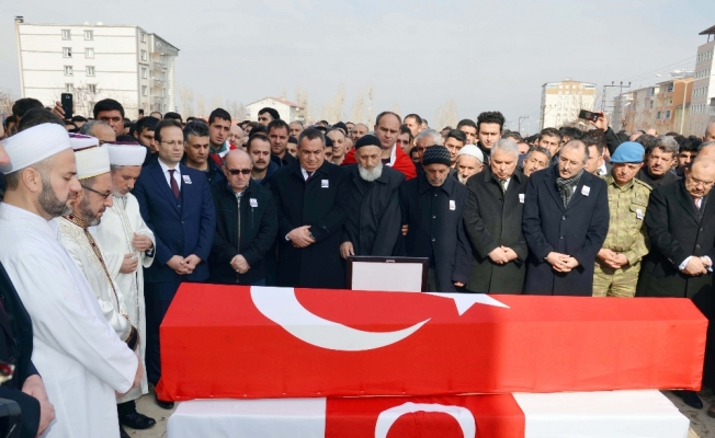 Afrin şehidi Kürtçe ağıtlarla son yolculuğuna uğurlandı