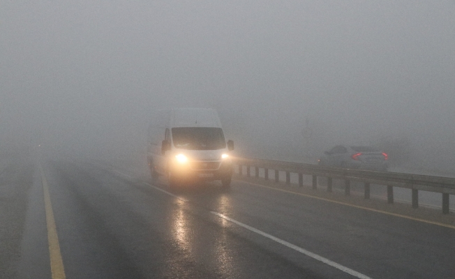 Bolu Dağı’nda ulaşıma yoğun sis ve yağmur engeli