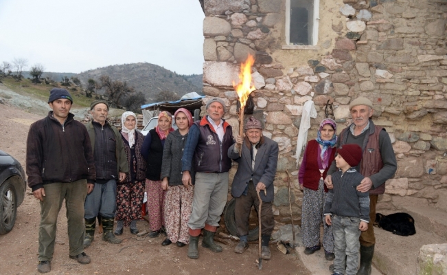 Bu mahalle 100 yıldır elektriğe hasret