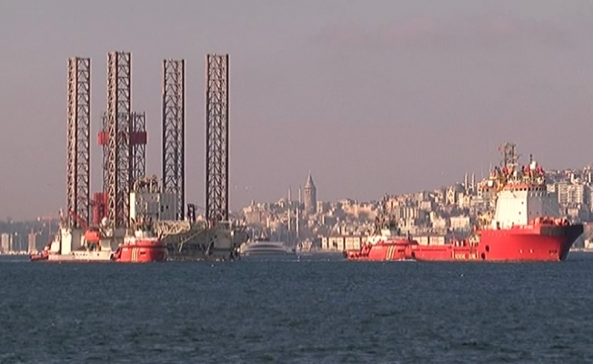 Dev petrol platformu yeniden İstanbul Boğazı’nda