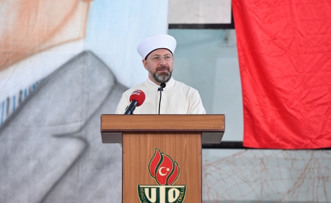 Diyanet İşleri Başkanı Erbaş Türk Okulunu ziyaret etti