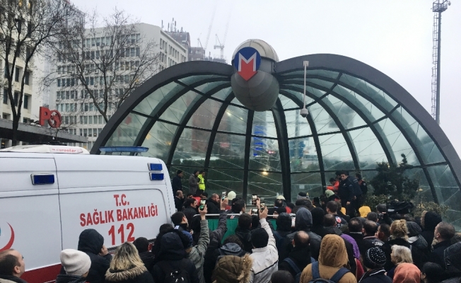 İTÜ-Ayazağa metrosunun yürüyen merdiveni çöktü