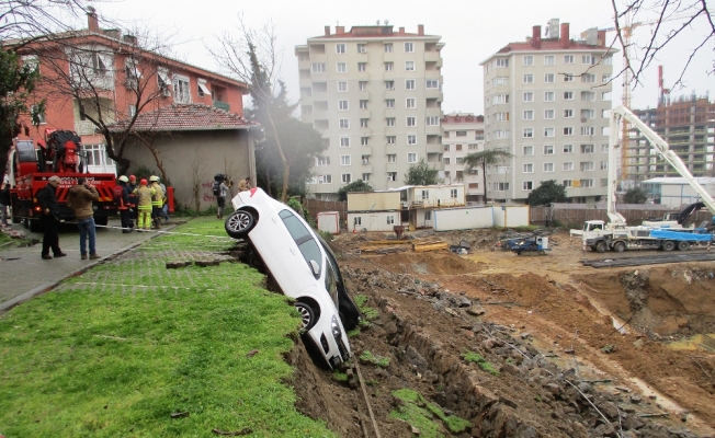 Kadıköy’de bir inşaatın temelinde toprak kayması