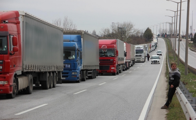 Kapıkule’de ‘Çile’ kuyruğu: 18 kilometre