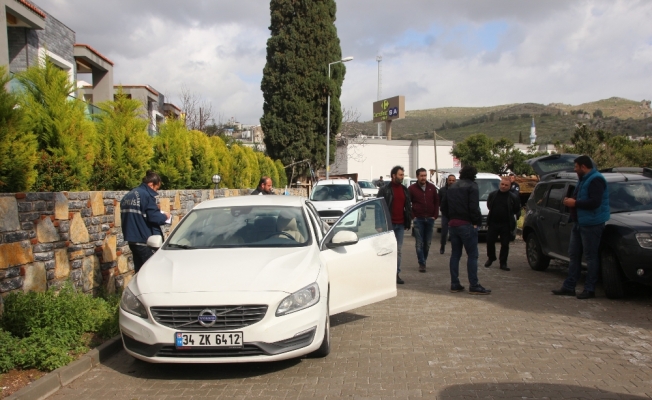 Otomobilin bagajından servet çaldılar