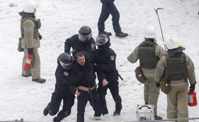 Ukrayna’daki çatışmalarda 8 polis yaralandı