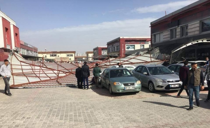 Adana’da şiddetli rüzgar hayatı olumsuz etkiledi