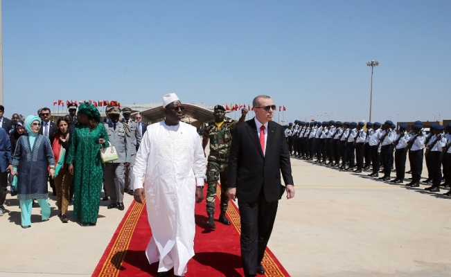 Erdoğan Senegal’den resmi törenle uğurlandı