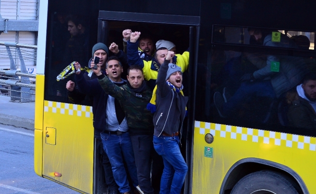 Fenerbahçe taraftarı stada geldi