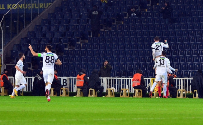 Fener’e Akhisar çelmesi: Kadıköy serisi bozuldu