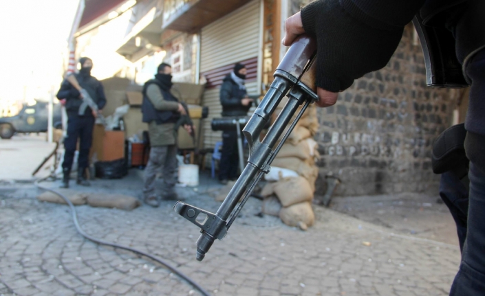 Hakkari’de silah ve mühimmat ele geçirildi