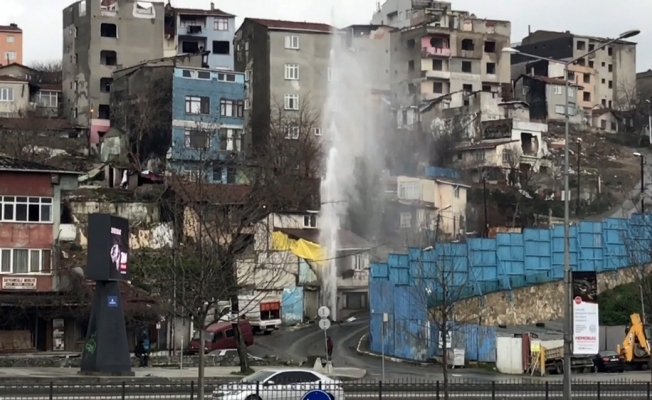 İsale borusundan yükselen su evlerin boyunu geçti