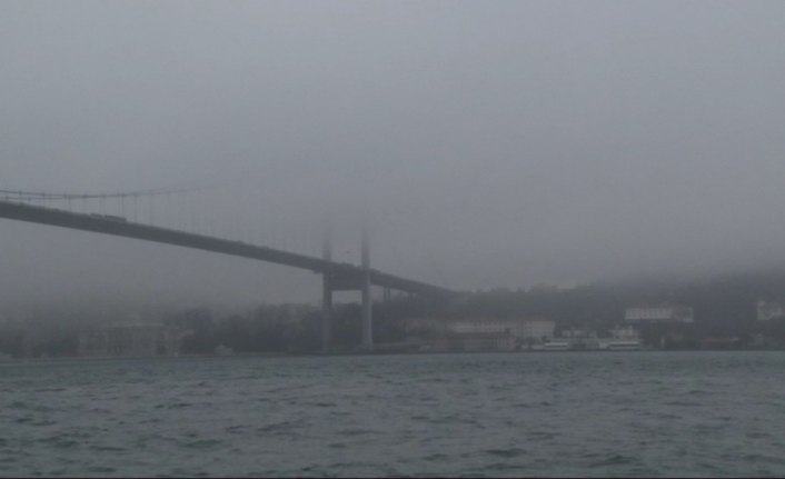 İstanbul Boğazı’nda gemi trafiğine sis engeli