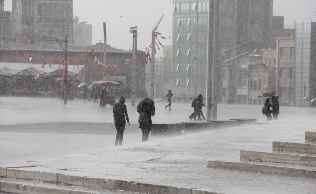 İstanbul’da yağmur etkili oluyor