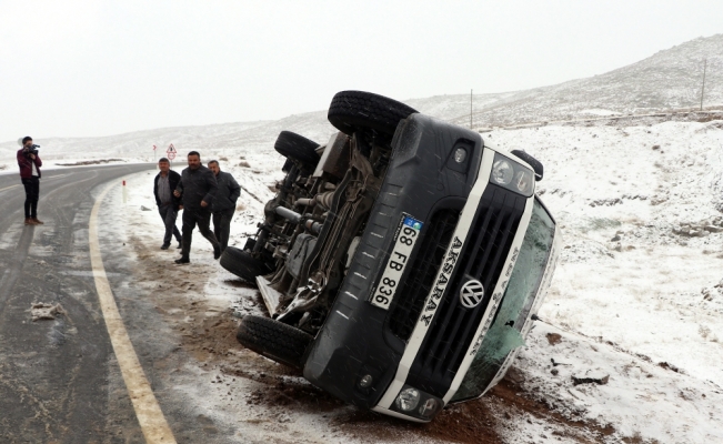 Öğrenci servisi devrildi: 18 yaralı