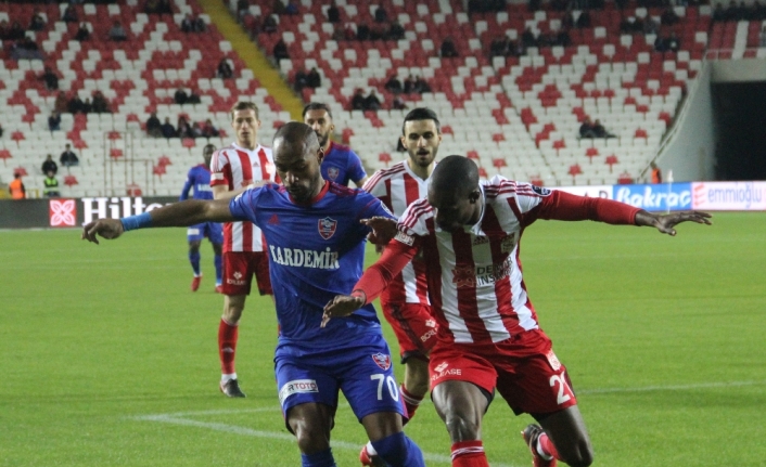 Sivasspor, Karabükspor’u tek golle geçti