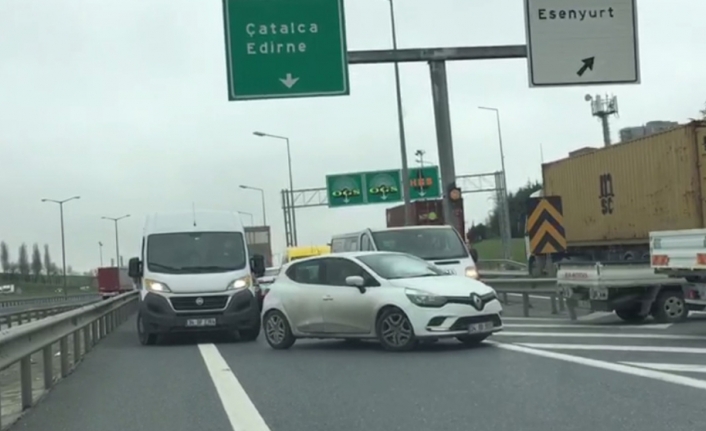 TEM’de uyanık sürücülerin tersine yolcuğu kamerada