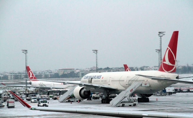 Uçaklar buzlanmaya karşı alkol ile yıkanıyor