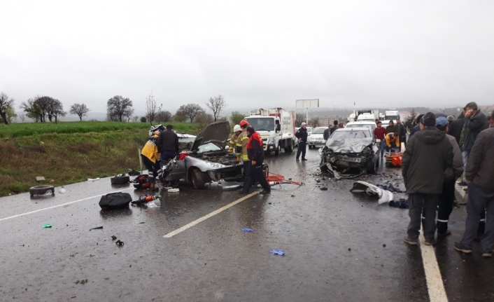 Uşak’ta zincirleme trafik kazası: 3 ölü, 3 yaralı