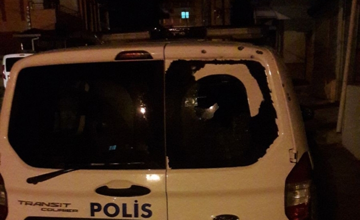 Cinnet getiren kişi polislere ateş açtı