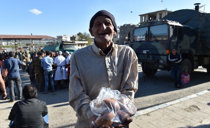 Yüzündeki mutluluğun nedeni Mehmetçik