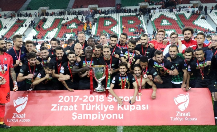 Akhisarspor’un kupasına kavuştu