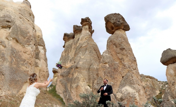 Gelin-damat fotoğrafları için Kapadokya’ya akın ediyorlar