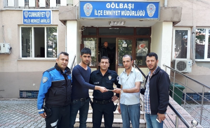 Örnek vatandaş ATM’de bulduğu parayı polise teslim etti