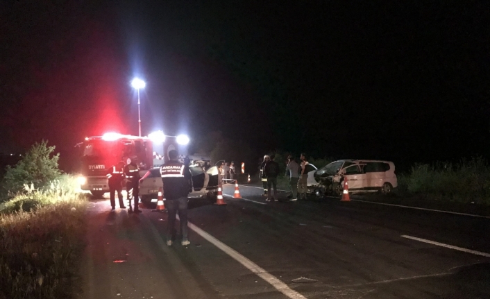 Tekirdağ’da otomobiller çarpıştı: 2 ölü, 1 yaralı