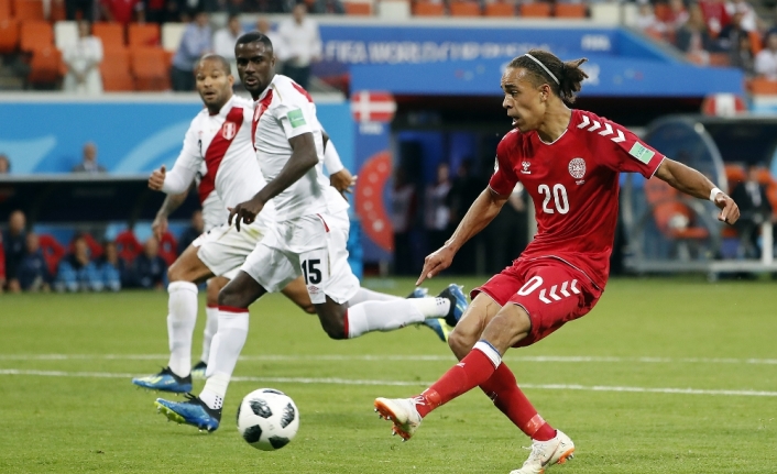 Danimarka Peru’yu tek golle geçti