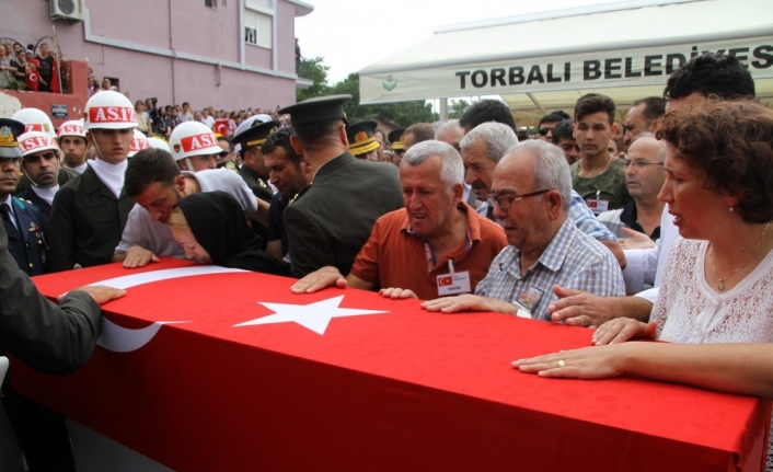 İzmir şehidini uğurladı