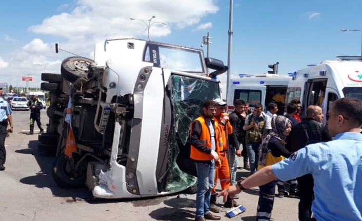 Kars’ta askeri araç ile polis aracı çarpıştı: 18 yaralı