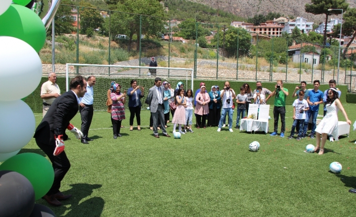 Nikahta gelin damada penaltı çekti