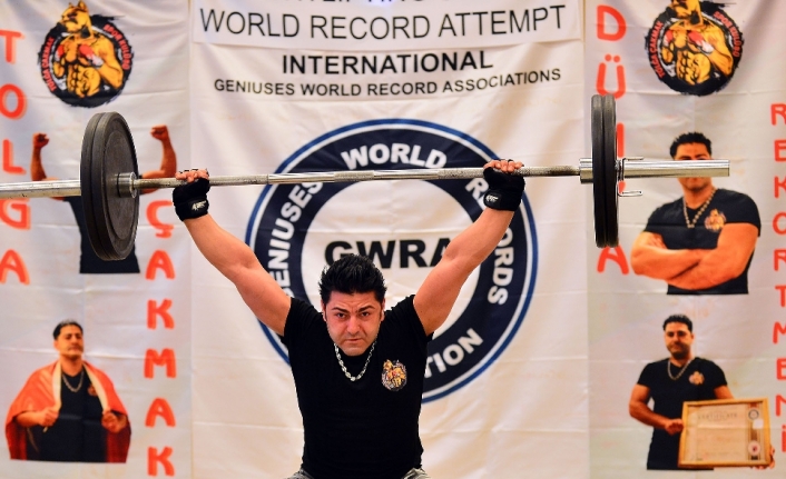 Tolga Çakmak’tan 7 ton 60 kilogramlık rekor