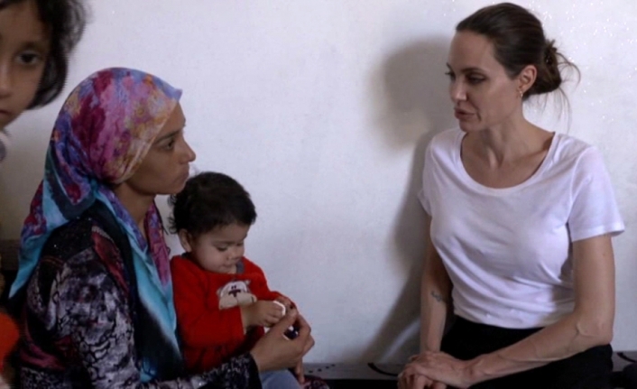 Angelina Jolie Suriyeli mültecileri ziyaret etti