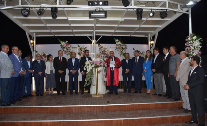 Fikri Işık ve Faruk Özlü nikah şahidi oldu