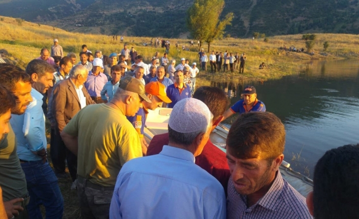 Fotoğraf çekerken sandaldan düşüp öldü