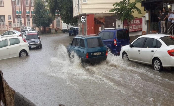 Şiddetli yağış Trakya’yı etkisi altına aldı