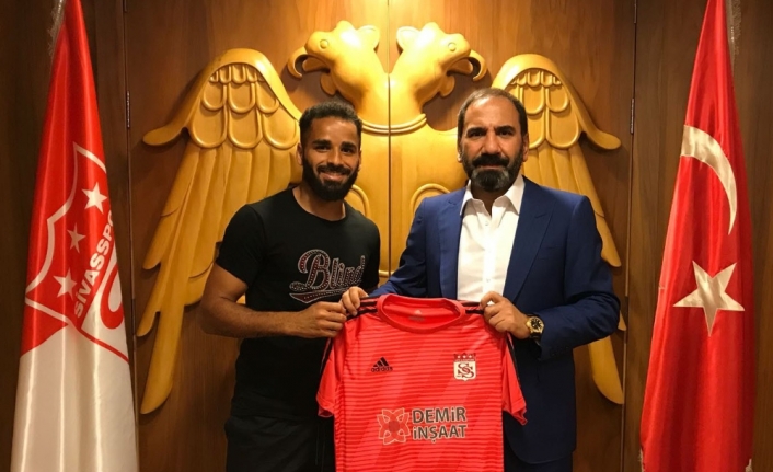 Sivasspor Douglas ile 1 yıllık sözleşme imzaladı