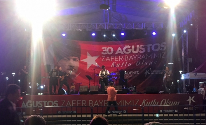 Ayna şarkılarıyla Zafer Bayramı coşkusu