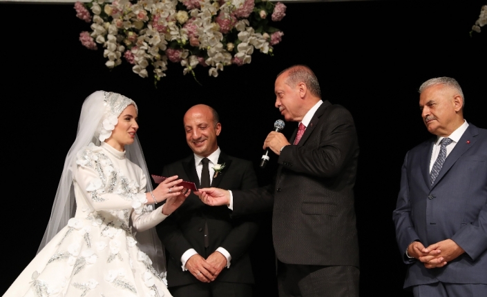 Cumhurbaşkanı Erdoğan nikah şahidi oldu