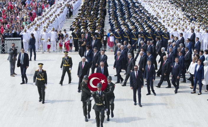 Devletin zirvesi Anıtkabir’deydi