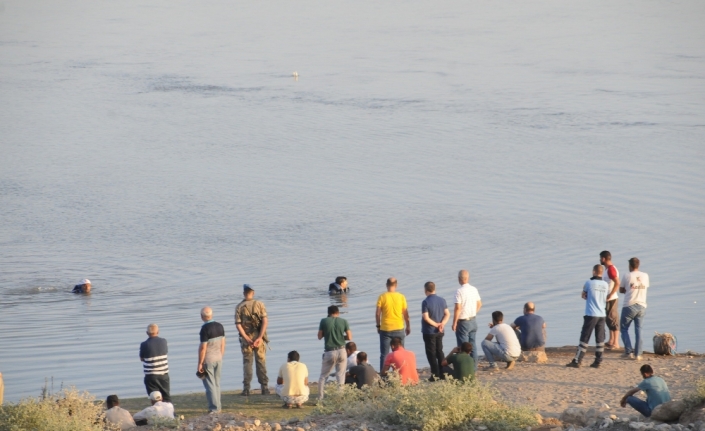 Dicle Nehri’ne giren 2 işçi kayboldu