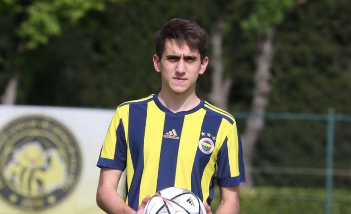 Fenerbahçe Ömer Faruk Beyaz ile sözleşme imzaladı