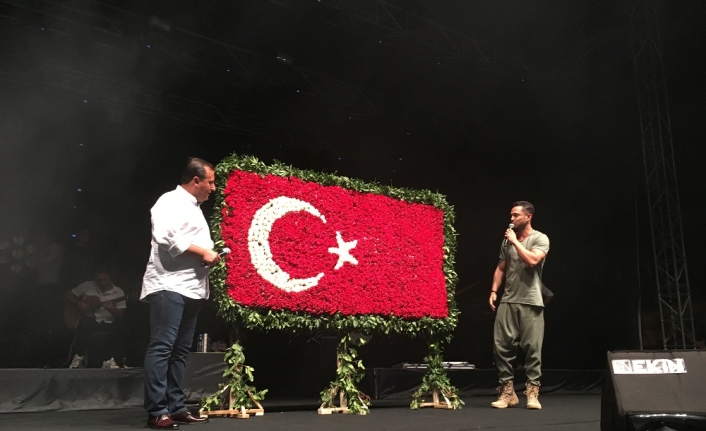 İzmir’de Murat Boz coşkusu