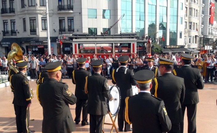 Taksim Meydanı’nda 30 Ağustos Zafer Bayramı gösterisi