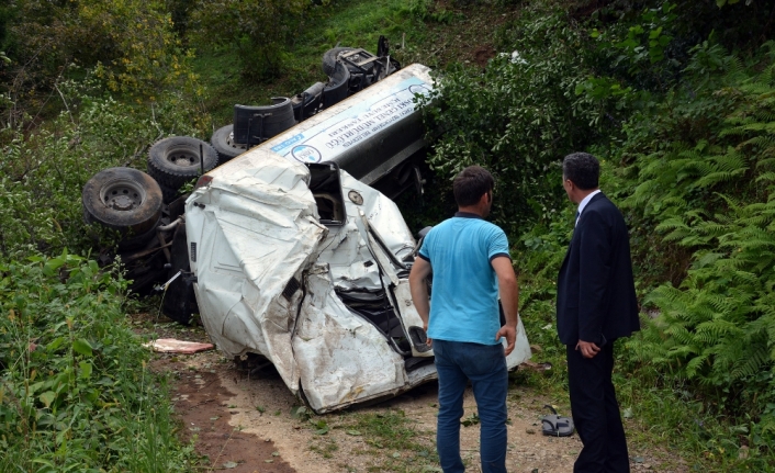 Tanker uçuruma yuvarlandı, sürücünün burnu bile kanamadı