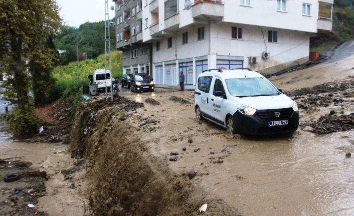 Trabzon’da aşırı yağış heyelana neden oldu