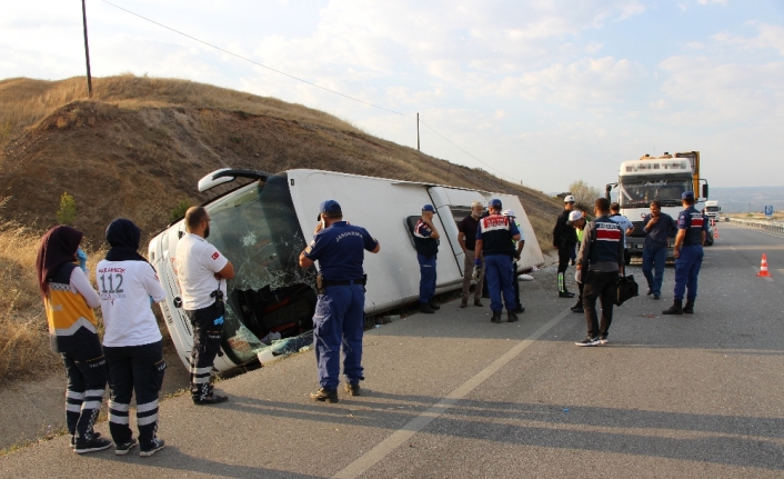 Yolcu otobüsü devrildi: 1 ölü, 12 yaralı