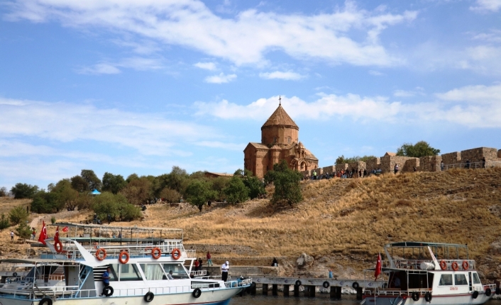 Akdamar Kilisesi’nde Ermeni ayini